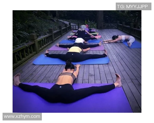 什琴斯尼登上《时尚芭莎》封面，引发瑜伽热潮